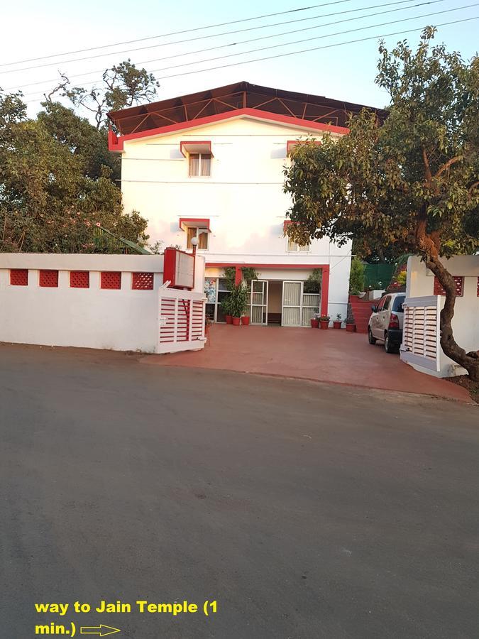 Hotel Stone House Mahabaleshwar Bagian luar foto
